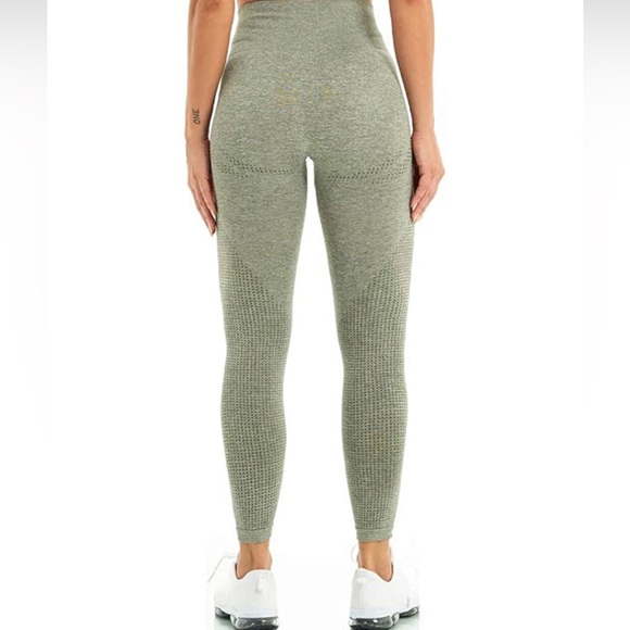 Women’s Green Workout Leggings - Picture 3 of 4